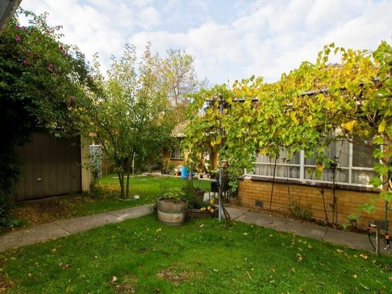 13 JULIE Road, Croydon VIC 3136