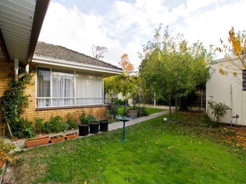 13 JULIE Road, Croydon VIC 3136