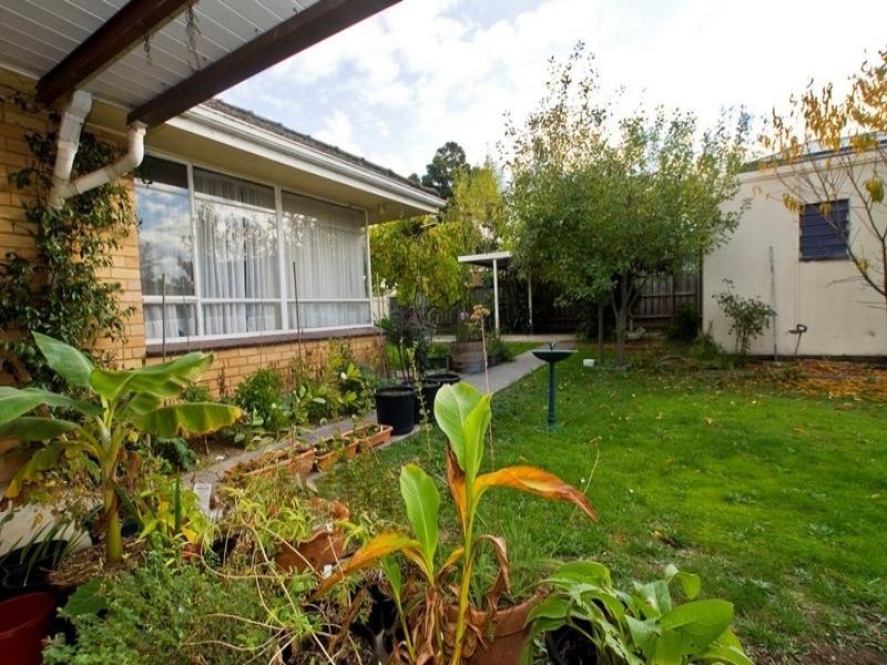 13 JULIE Road, Croydon VIC 3136