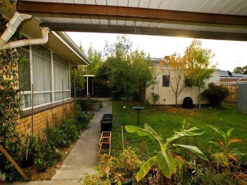 13 JULIE Road, Croydon VIC 3136