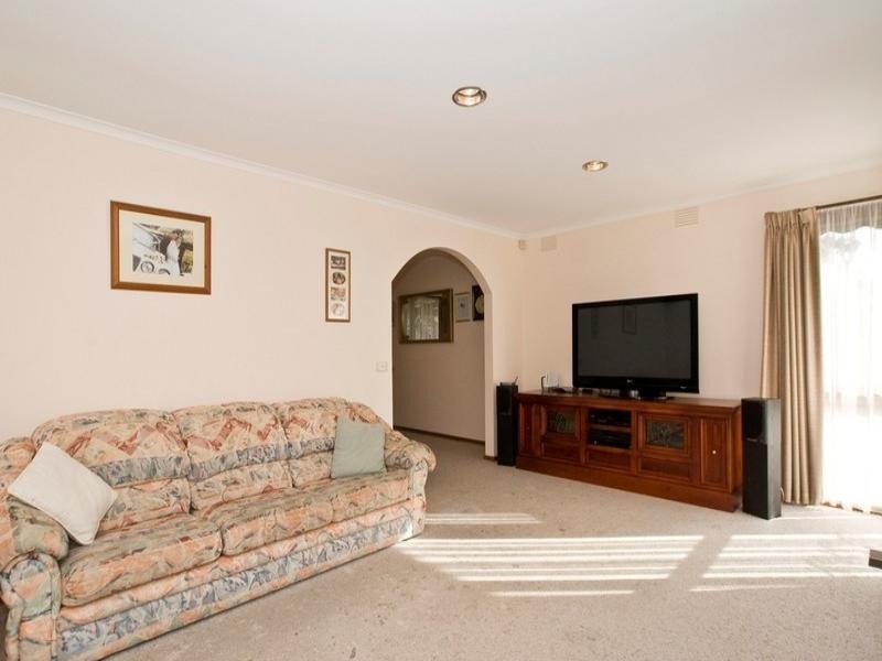 2 APPLEGUM Close, Croydon Hills VIC 3136