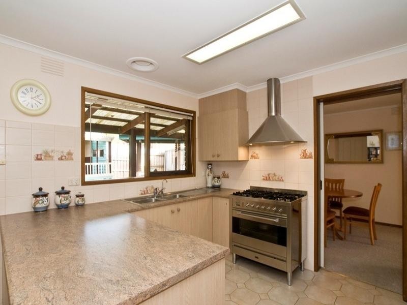 2 APPLEGUM Close, Croydon Hills VIC 3136