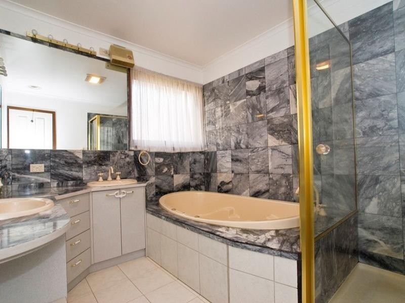 2 APPLEGUM Close, Croydon Hills VIC 3136