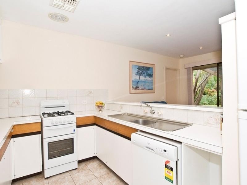 33 KINGSWOOD Drive, Chirnside Park VIC 3116