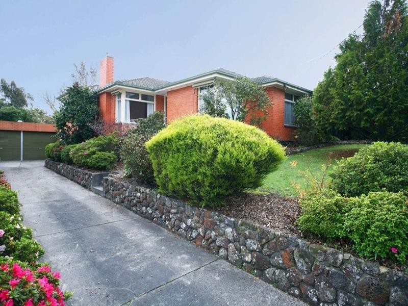 13 WILLIAMS Road, Mooroolbark VIC 3138