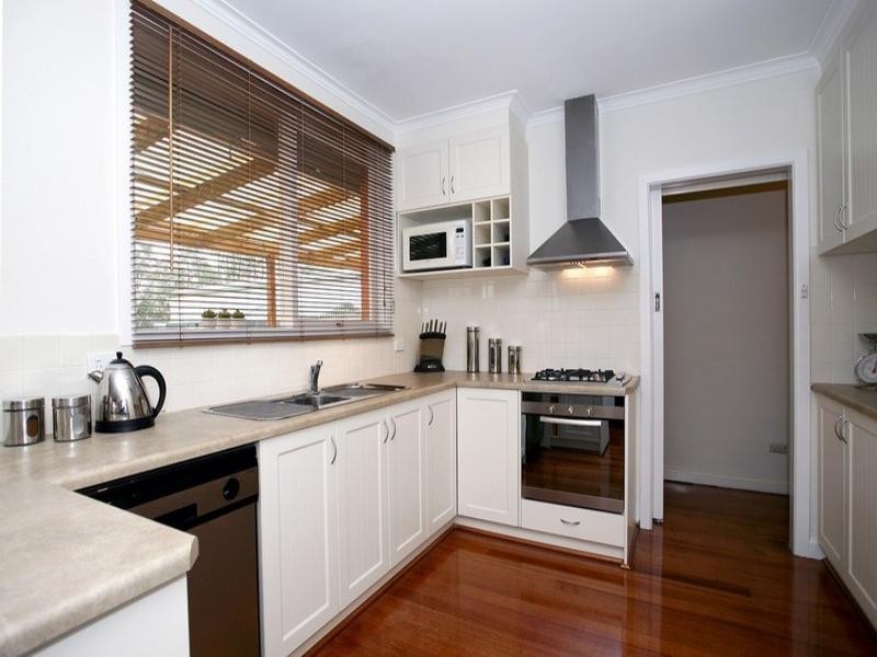 13 WILLIAMS Road, Mooroolbark VIC 3138