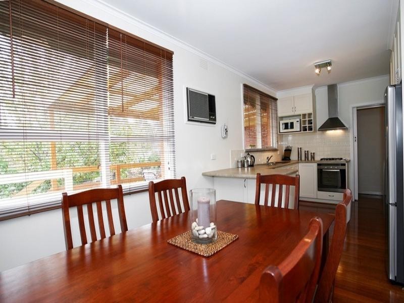 13 WILLIAMS Road, Mooroolbark VIC 3138