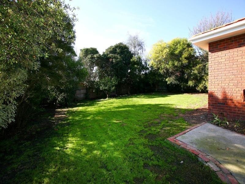 18 CAMPASPE Drive, Croydon Hills VIC 3136