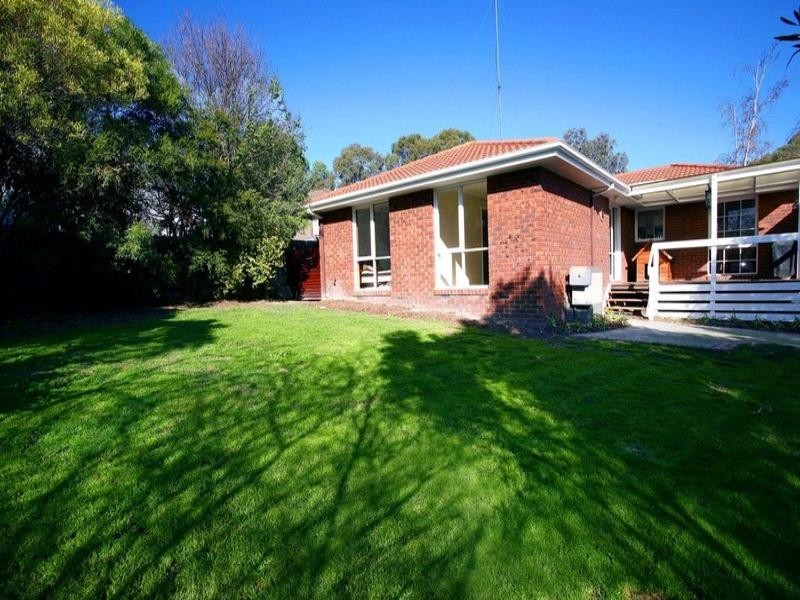 18 CAMPASPE Drive, Croydon Hills VIC 3136