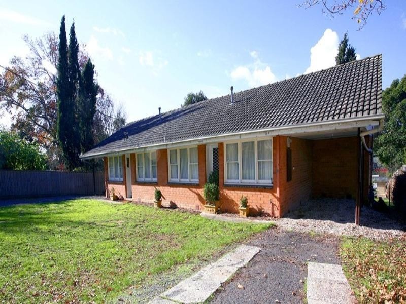 37-39 LONGVIEW Road, Croydon South VIC 3136