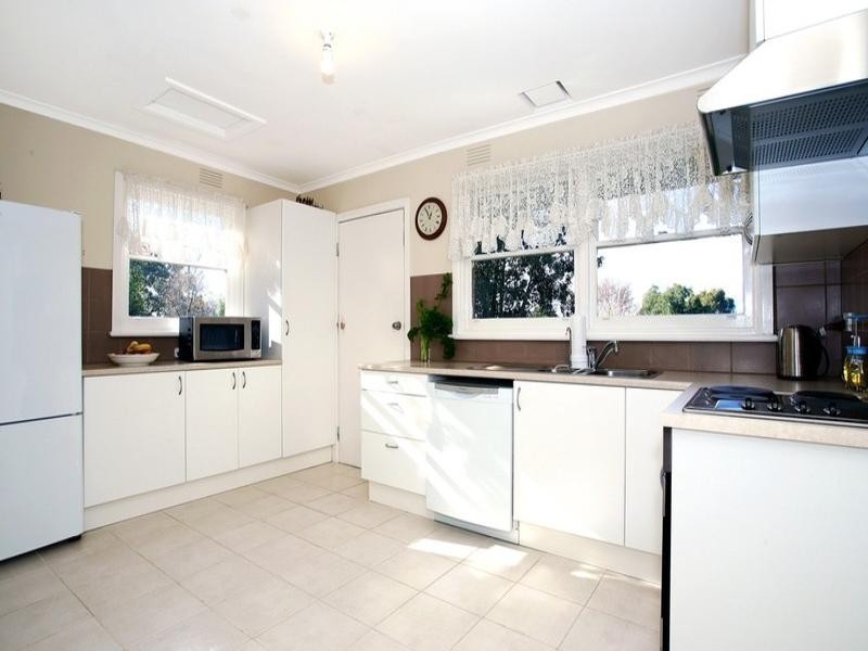 37-39 LONGVIEW Road, Croydon South VIC 3136