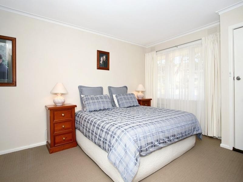 37-39 LONGVIEW Road, Croydon South VIC 3136