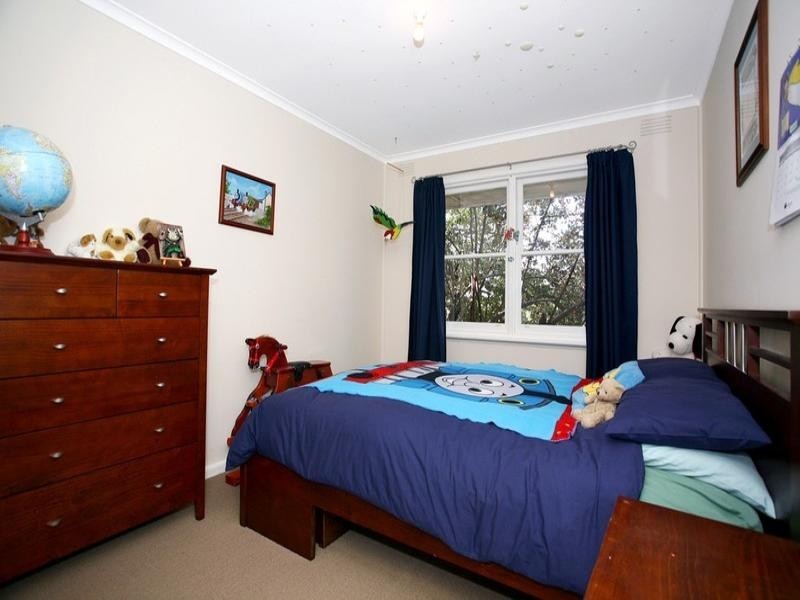 37-39 LONGVIEW Road, Croydon South VIC 3136