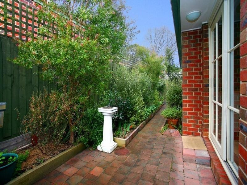2, 5 NIEL Street, Croydon VIC 3136