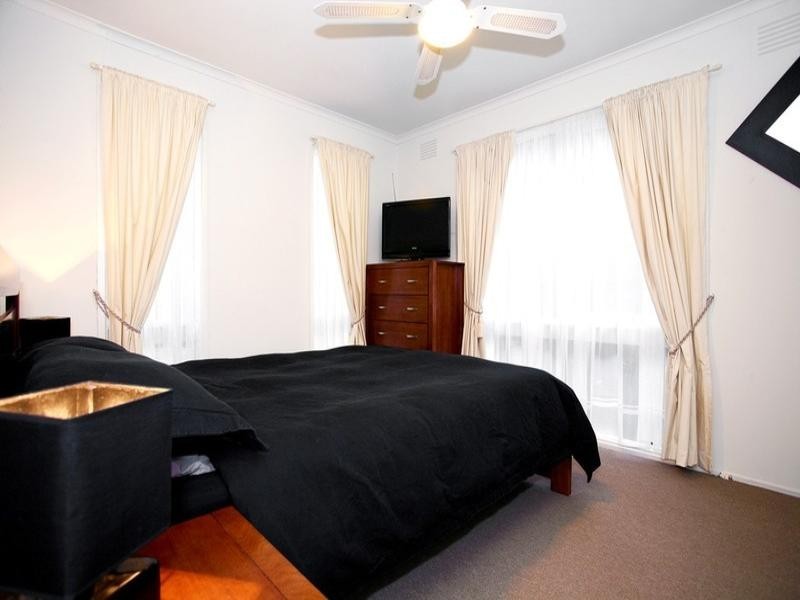 1 MULDURI Crescent, Croydon South VIC 3136