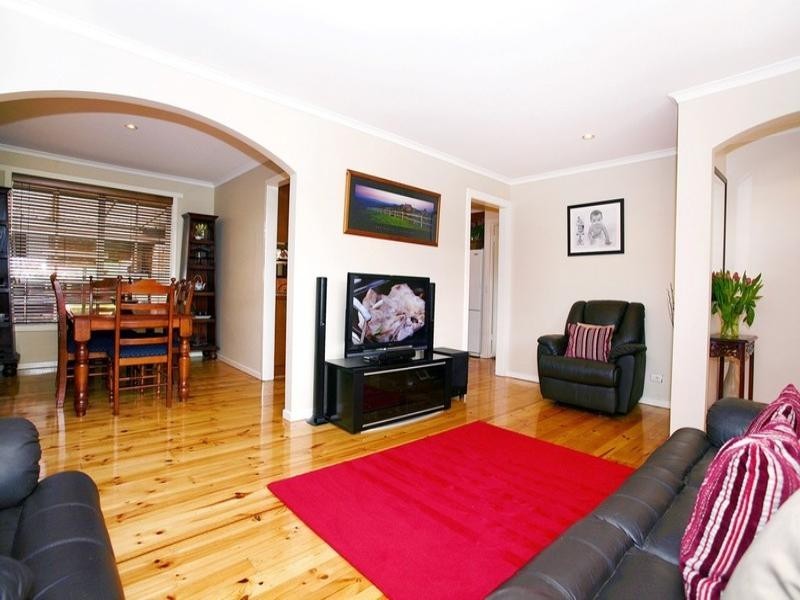 1 MELTON Grove, Croydon VIC 3136