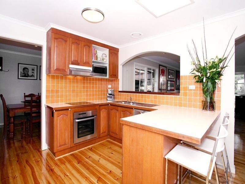 1 MELTON Grove, Croydon VIC 3136