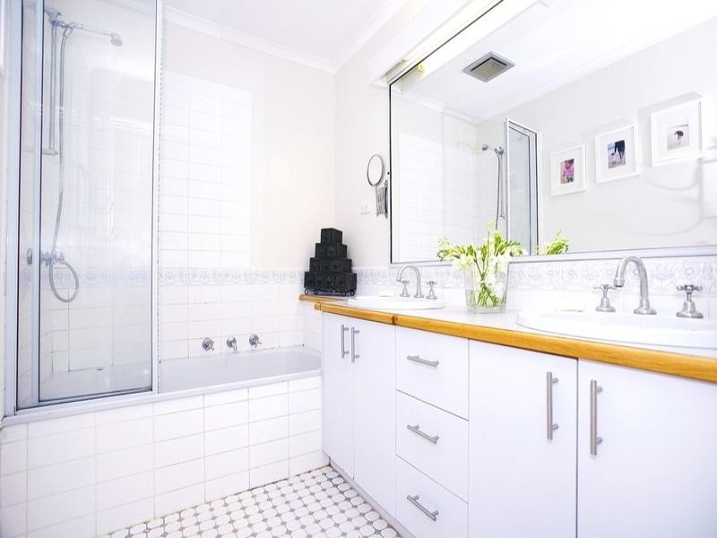 1 MELTON Grove, Croydon VIC 3136