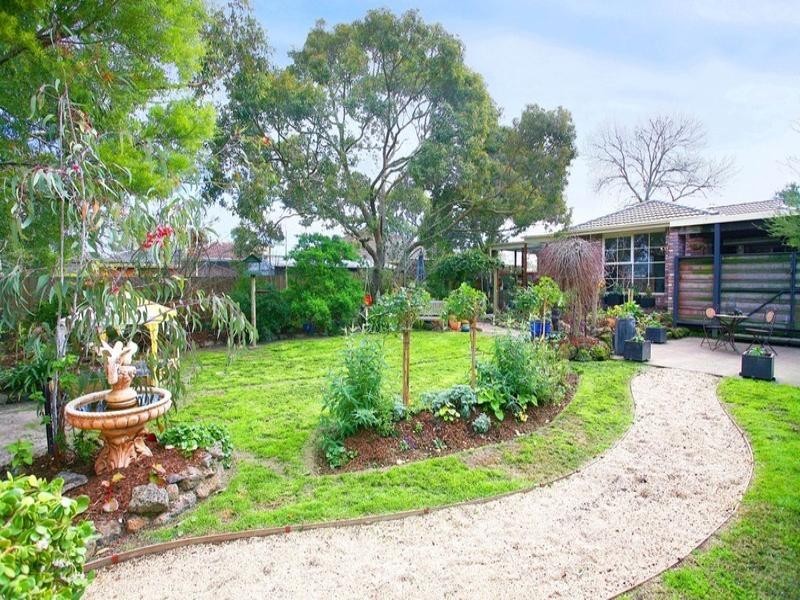 1 MELTON Grove, Croydon VIC 3136