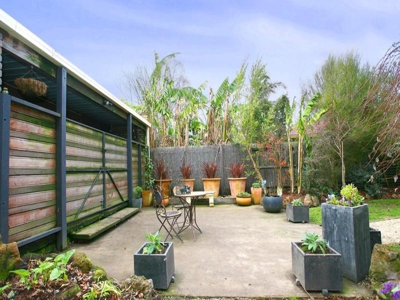 1 MELTON Grove, Croydon VIC 3136