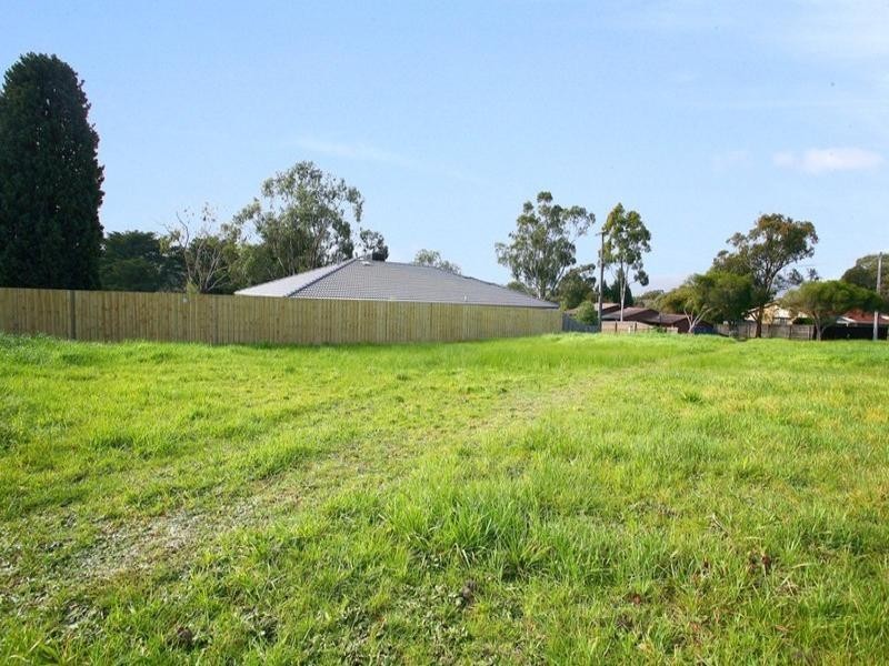 2 KARNAK Close, Croydon VIC 3136