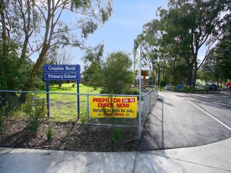 2 KARNAK Close, Croydon VIC 3136
