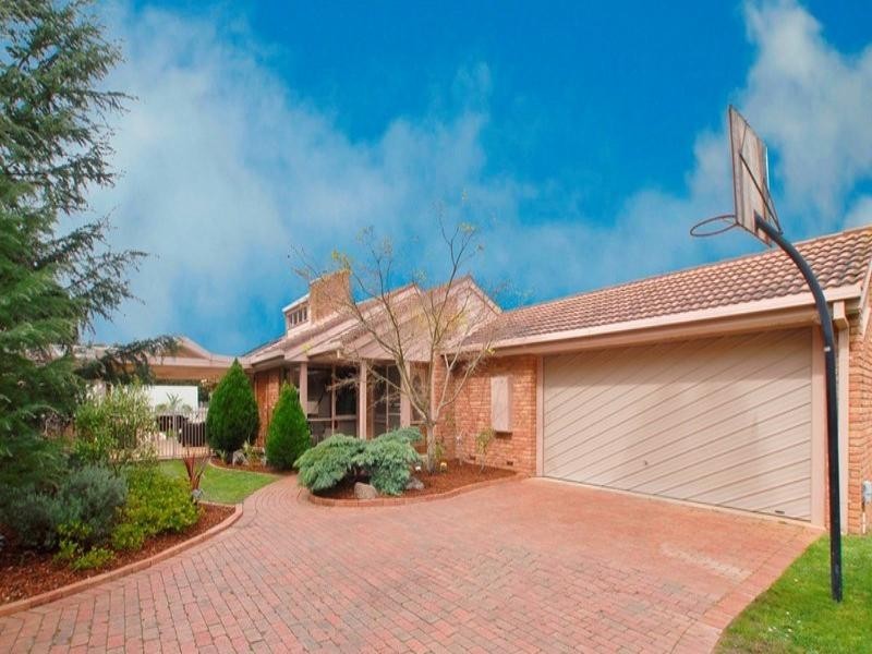 1 SUMMERHILL PARK Drive, Mooroolbark VIC 3138