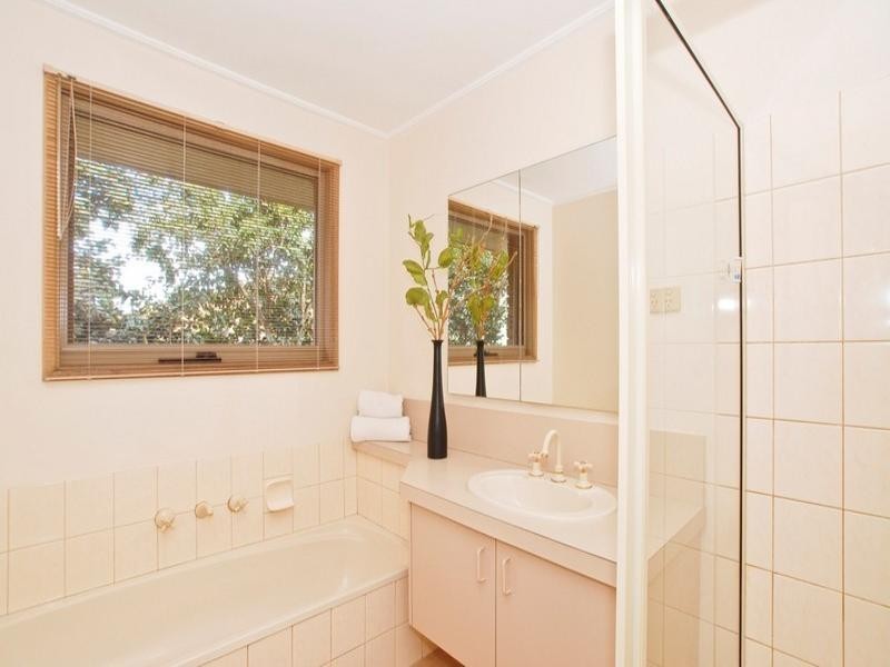 1 SUMMERHILL PARK Drive, Mooroolbark VIC 3138