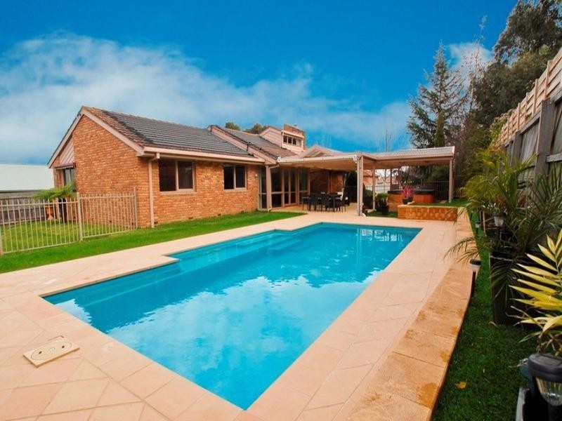 1 SUMMERHILL PARK Drive, Mooroolbark VIC 3138