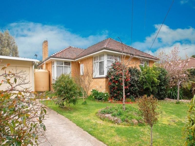 17 DICKSON Crescent, Ringwood North VIC 3134