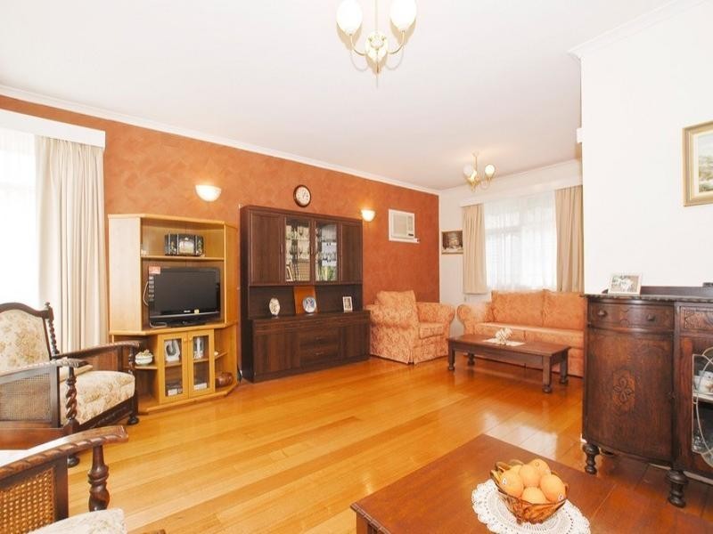 17 DICKSON Crescent, Ringwood North VIC 3134