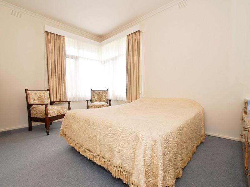 17 DICKSON Crescent, Ringwood North VIC 3134