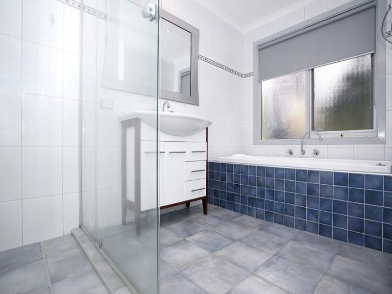 15 EDWARD Road, Chirnside Park VIC 3116