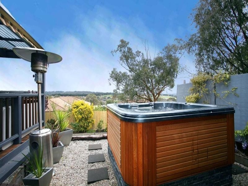 15 EDWARD Road, Chirnside Park VIC 3116