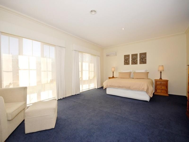 35 PAULA Way, Chirnside Park VIC 3116