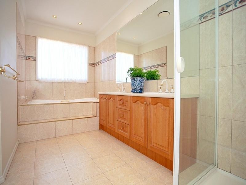 26 REGENCY Rise, Chirnside Park VIC 3116