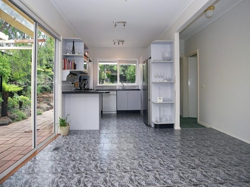 6 CLEGG Avenue, Croydon VIC 3136