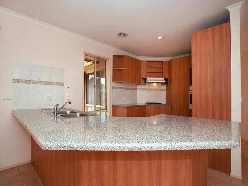 6 YOLANDA Court, Kilsyth VIC 3137