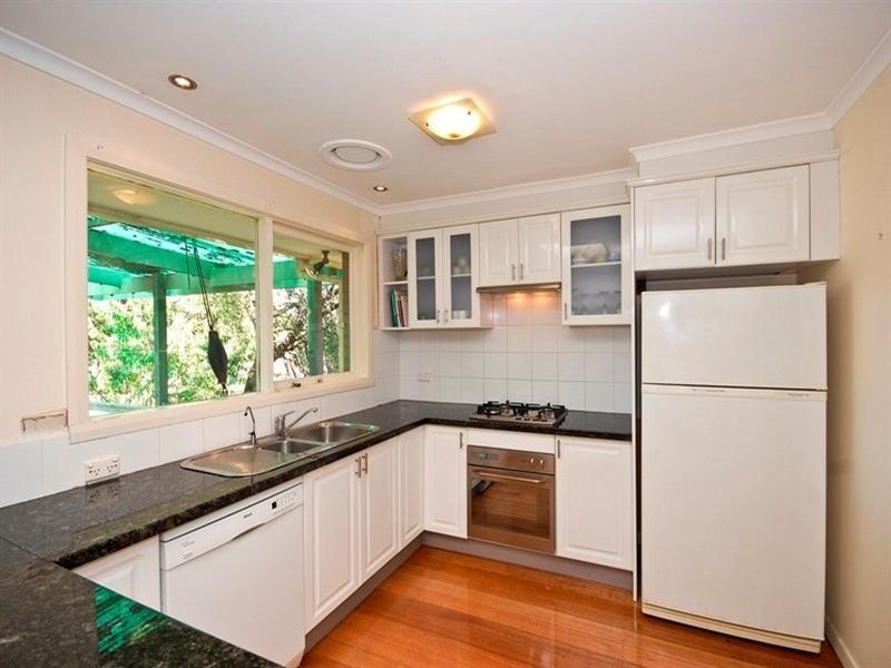 32 HOMER Avenue, Croydon South VIC 3136