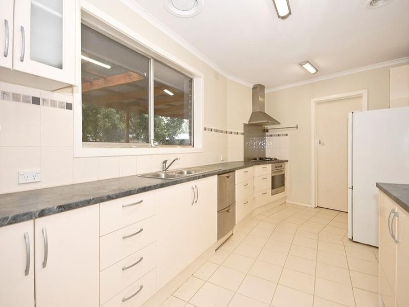 18 LADE Avenue, Kilsyth VIC 3137