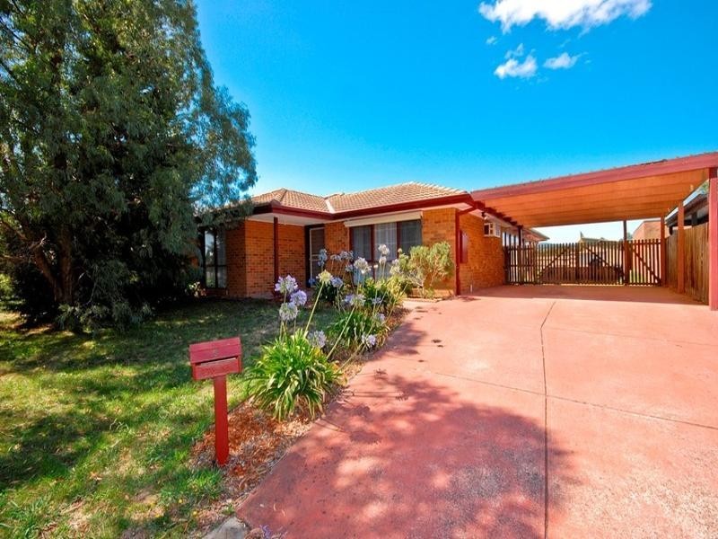 3 DAPPLED Walk, Croydon South VIC 3136