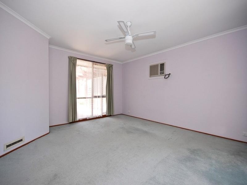 3 DAPPLED Walk, Croydon South VIC 3136