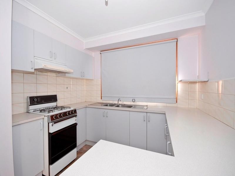 3 DAPPLED Walk, Croydon South VIC 3136