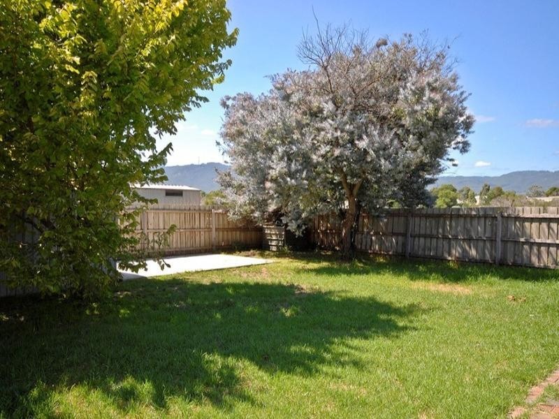 3 DAPPLED Walk, Croydon South VIC 3136