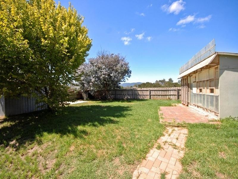 3 DAPPLED Walk, Croydon South VIC 3136
