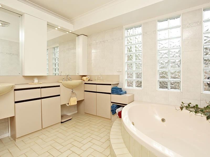 7 HIGHMONT Drive, Vermont South VIC 3133