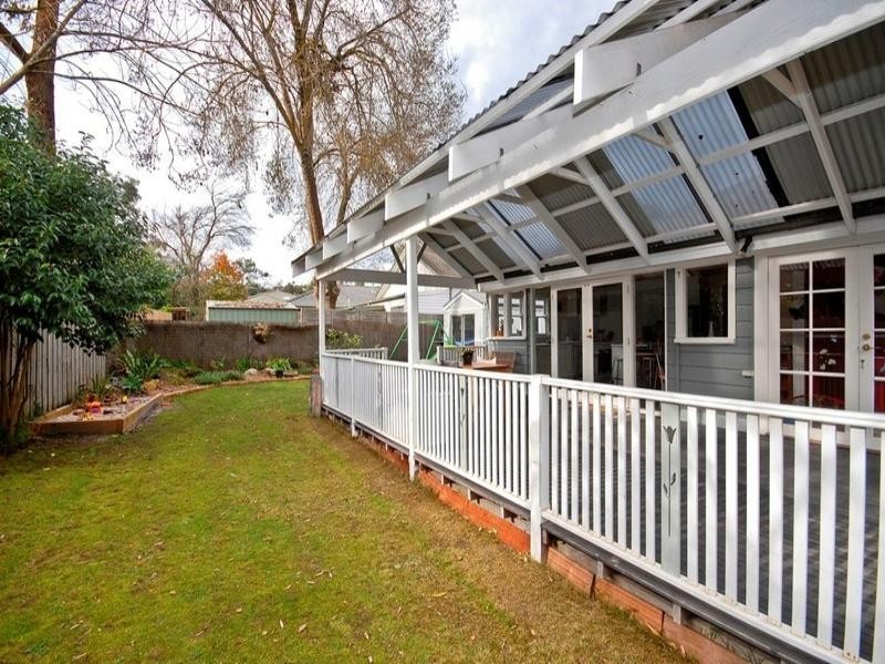 15 JAMES Road, Croydon VIC 3136