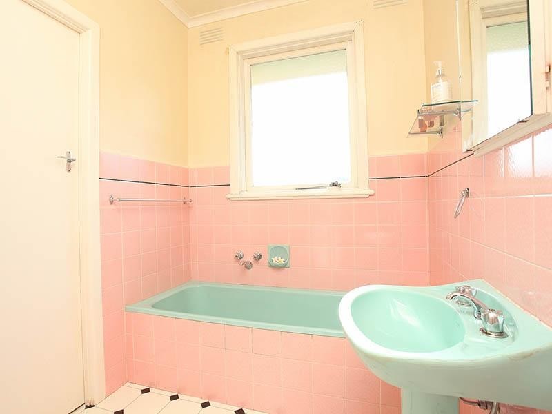 1 KANEIRA Avenue, Croydon VIC 3136