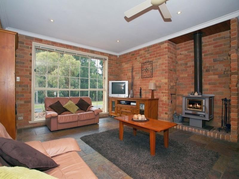 43 SETTLERS HILL Crescent, Croydon Hills VIC 3136