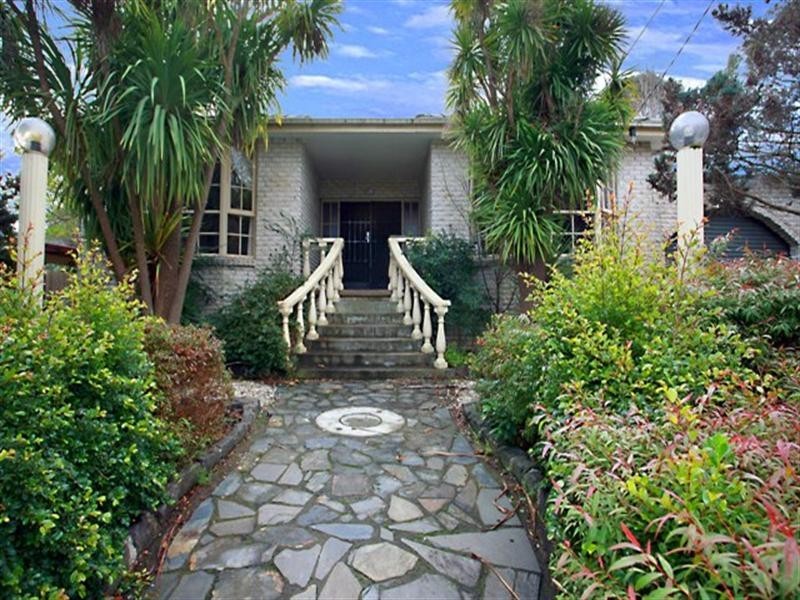 1 KENWOOD Crescent, Ringwood VIC 3134